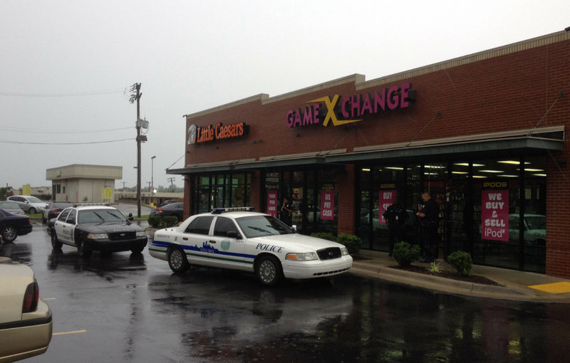 Little Rock police respond to a reported robbery at Game X Change, 3412 S. University Ave., in Little Rock on Monday, June 9, 2014.