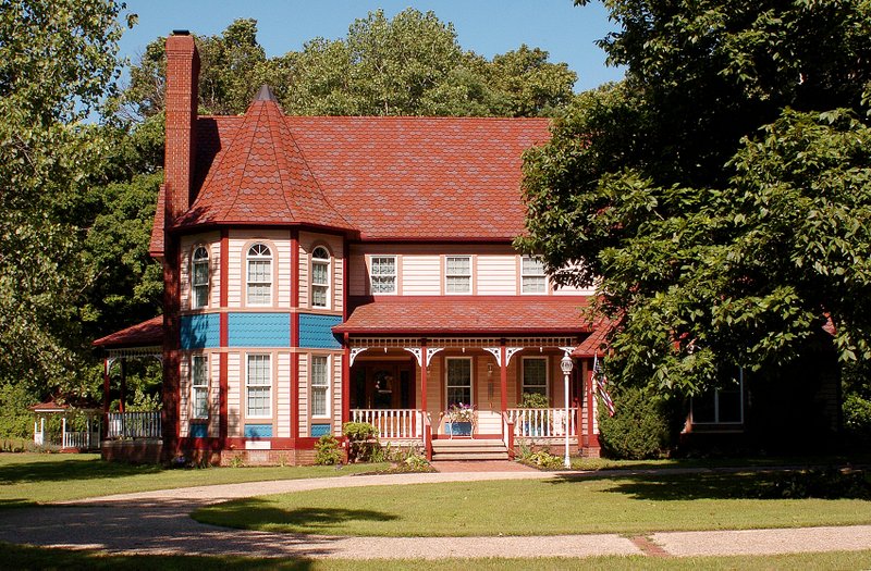 Apple Crest Inn, located in Gentry along Arkansas Highway 59, offers rooms and a breakfast in a Victorian style home. Photo by Randy Moll
