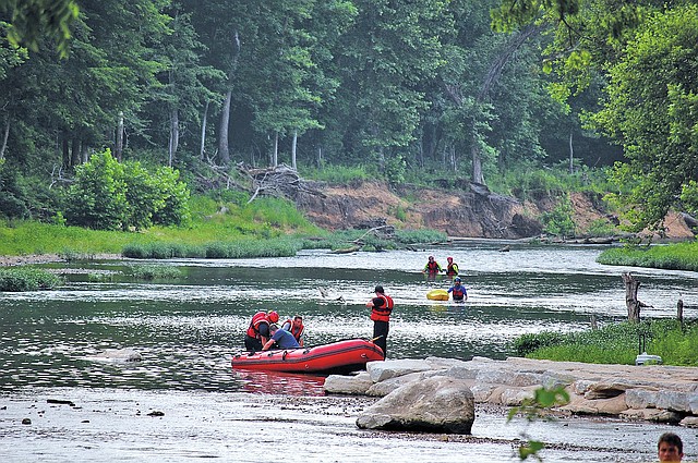 FILE PHOTO Janelle Jessen Benton County&#8217;s Swift Water Rescue team searches Tuesday for 16-year-old Evan Thomas in the Illinois River at Siloam Springs new water park. Thomas&#8217; body was found later Tuesday evening.