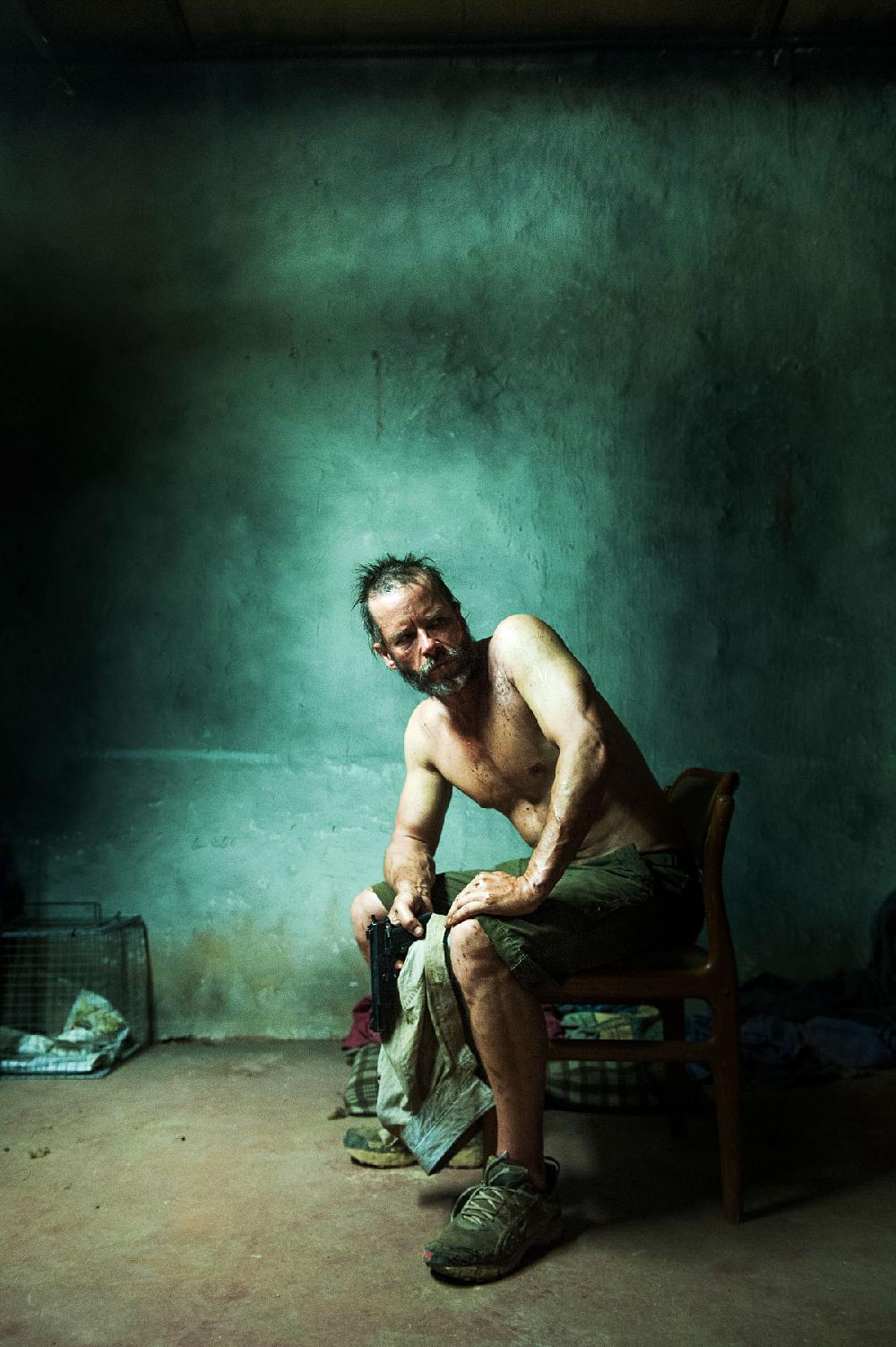 Eric (Guy Pearce) is an embittered and unstoppable denizen of the blasted Australian Outback who wants his stolen car back at any cost.