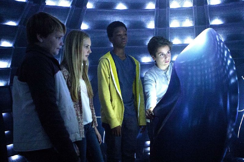 Munch (Reese Hartwig), Emma (Ella Wahlestedt), Tuck (Brian “Astro” Bradley) and Alex (Teo Halm) are young friends who help out an E.T. who wants to go home in Earth to Echo.