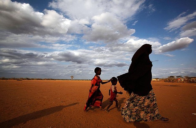 A Somali woman and her two children walk toward the outskirts of the Dagahaley camp, near Dadaab, Kenya, where, because of overcrowding, some refugees are being sent to a tented camp extension. Doctors Without Borders has complained that this area lacks a hospital and does not meet &quot;minimum humanitarian standards.&quot; (Barbara Davidson/Los Angeles Times/MCT)