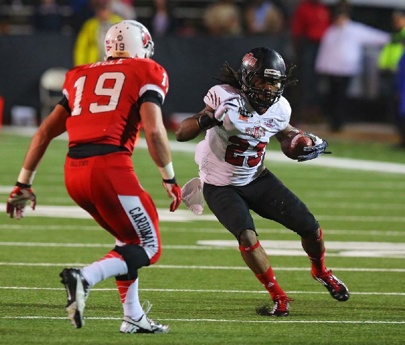 1/5/14
Arkansas Democrat-Gazette/STEPHEN B. THORNTON
Arkansas State University's J.D. McKissic finds an opening during the first half GoDaddy Bowl Sunday at Ladd-Peebles Stadium in Mobile, Ala.