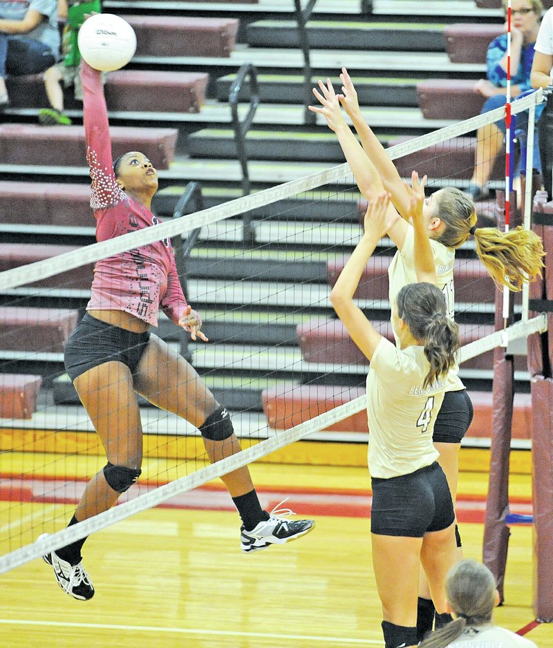  FILE PHOTO ANDY SHUPE Desiree Mack, left, was a key contributors for Springdale High as a sophomore.
