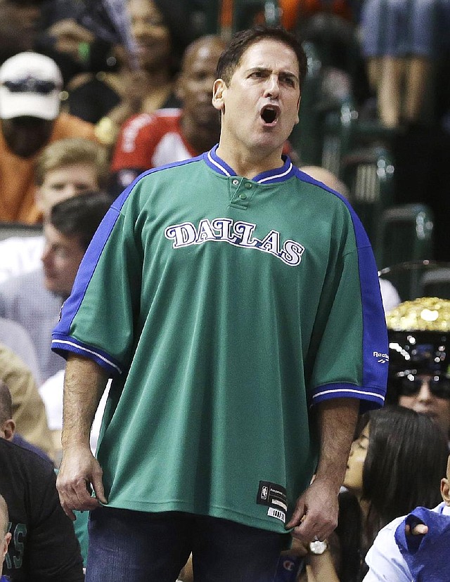 Mark Cuban, the Dallas Mavericks owner, turned a bidding war over a set of Air Jordan sneakers with rapper Fat Joe into his own round of smack talk.