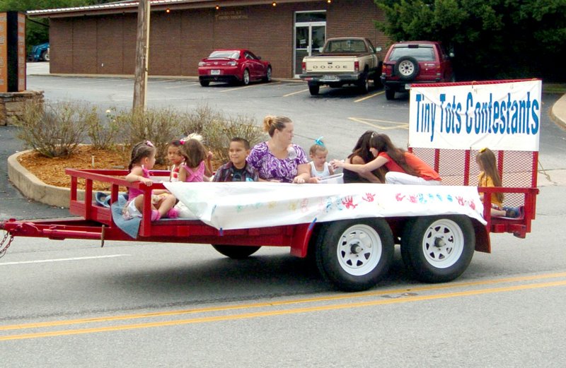 Photo by Mike Eckels The Tiny Tots contestant float passes by spectators on Main St. during the Decatur Barbecue Parade of 2013.
