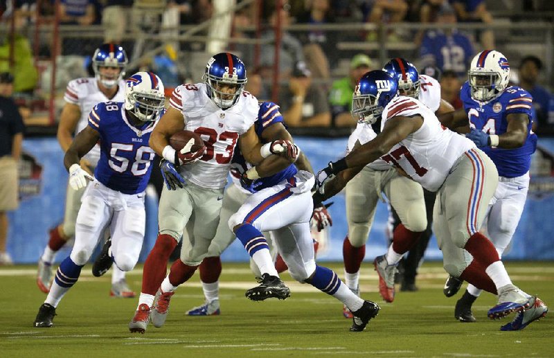 New York Giants running back Peyton Hillis (33) runs for 12 yards in the third quarter at the Pro Football Hall of Fame exhibition NFL football game against the Buffalo Bills Sunday, Aug. 3, 2014, in Canton, Ohio. (AP Photo/David Richard)