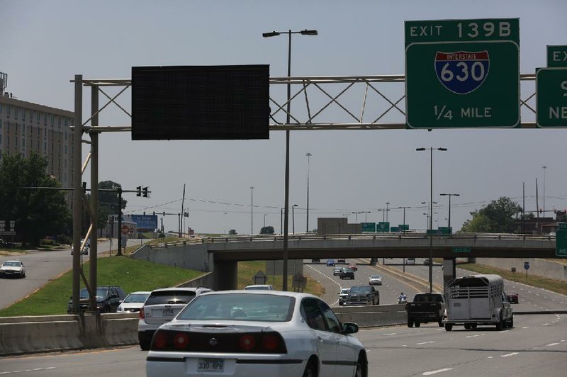 Arkansas Democrat-Gazette/RICK MCFARLAND--08/03/14--  An Arkansas Highway and Transportation Department dynamic message sign over Westbound I-30 approaching West 6th St. in Little Rock Sunday. The department is enlisting a consultant to develop an intelligent transportation system to improve and monitor traffic flow.