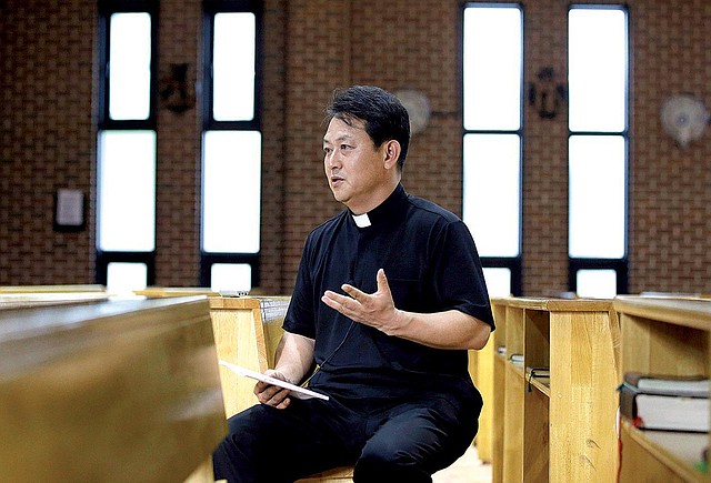 The Rev. Park Geun Tae, pastor of a Catholic church in Seoul, South Korea,
discusses the emergence of Catholicism in Korea and the persecution early
adherents faced.