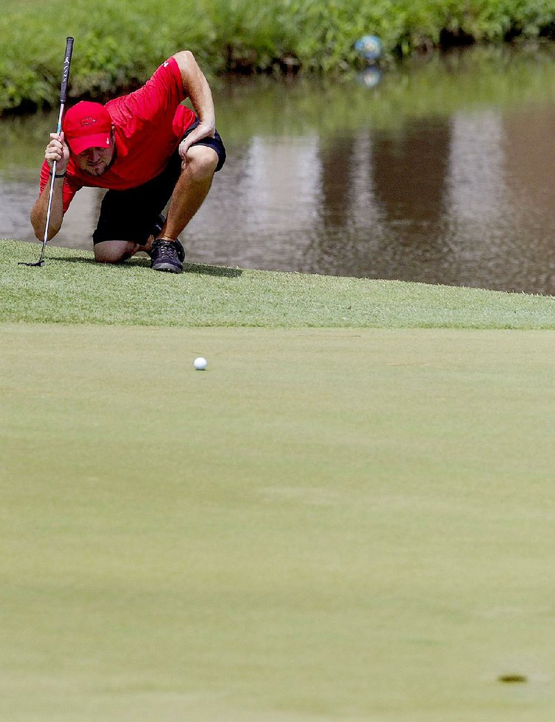 Arkansas Democrat-Gazette/BENJAMIN KRAIN --08/18/2014--
Beau Glover lines up a 20 foot putt on the 18th hole which would have given him a victory over Drew Greenwood during the finals of the ASGA Match Play state championship at The Greens at North Hills in Sherwood. Glover missed the putt and Greenwood won the tournament with a well placed chip shot on the next hole.