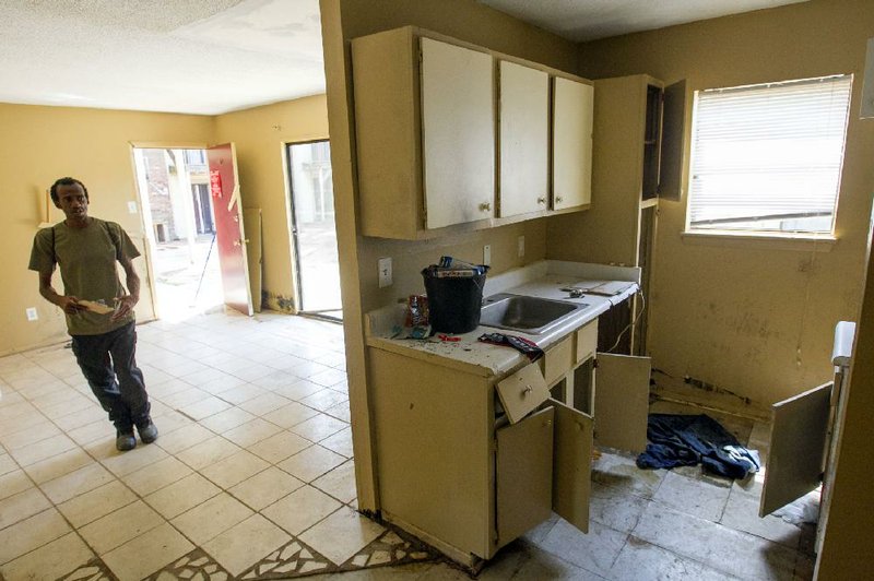 Arkansas Democrat-Gazette/BENJAMIN KRAIN --08/29/2014--
Mark Greene, the property manager at Willow Creek Apartments on Geyer Springs Rd. shows a unit in the complex that has been vacant for sometime because of mold and has had several instances of non-residents breaking in and occupying the space over the past few months. The complex has been cited with more than 100 violations considered as life safety issues forcing residents to vacate by September 5.