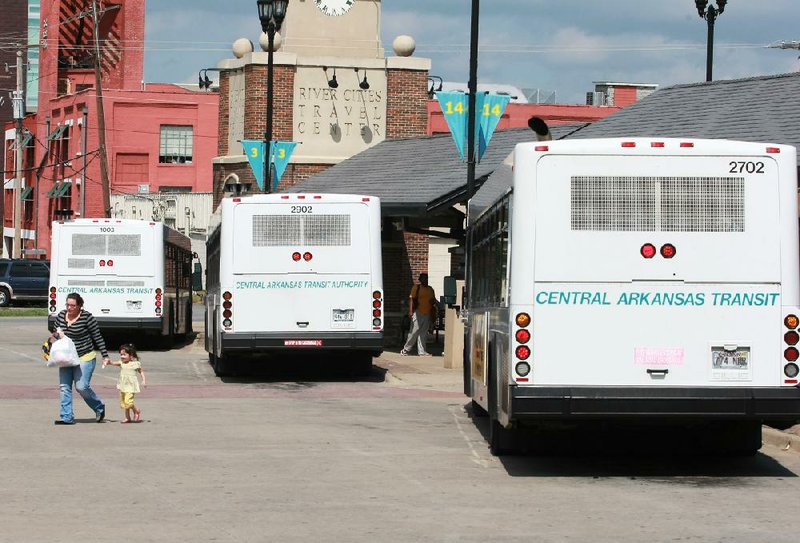 Arkansas Democrat-Gazette/RICK MCFARLAND--09/20/11-- People board buses at the Central Arkansas transit Authority bus terminal in LIttle Rock Tuesday. The CATA board of directors met to discuss a new operational analysis to start in Oct. that includes bus route reviews.