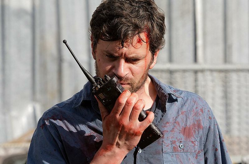 Tom Everett Scott leads a group of survivors in a cross-country trek on Syfy’s new Z Nation.