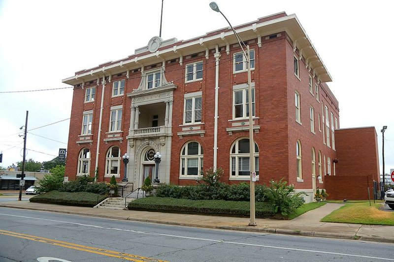 9/11/14
Arkansas Democrat-Gazette/STEPHEN B. THORNTON
The Junior League wants to replace the windows in its historic building at 4th and Scott Streets in downtown LIttle Rock. The city board would have to approve the work, but city staff has recommended denial of the request because they say it would result in the building losing its status on the National Register of Historic Places. 
