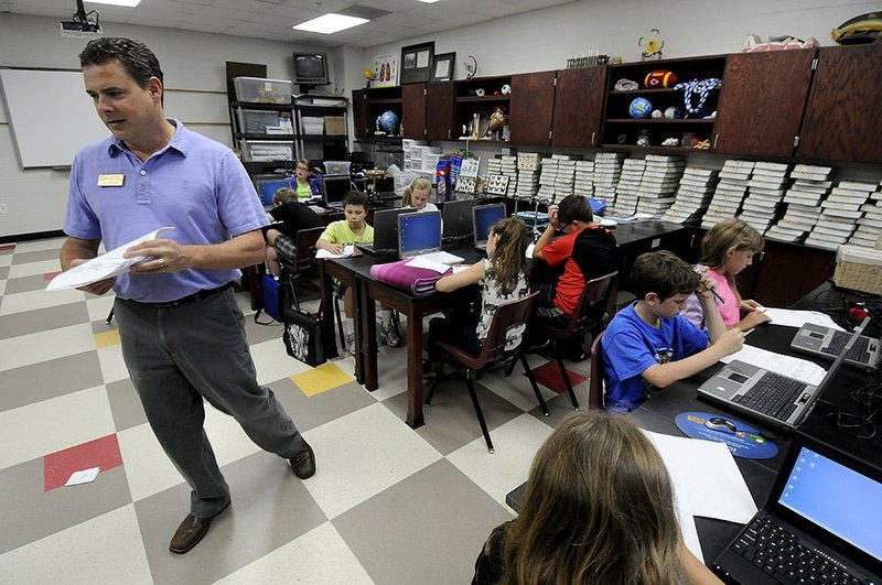 NWA Media/ J.T. Wampler - Greg Herzig talks to students Wednesday Sept. 10, 2014 at Hellstern Middle School during an advisory class that is intended to help students think about and set personal and academic goals.