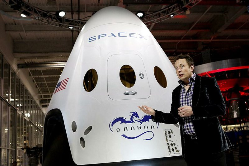 Elon Musk, chief executive officer of Space Exploration Technologies Corp. (SpaceX), speaks at the unveiling of the Manned Dragon V2 Space Taxi in Hawthorne, California, U.S., on Thursday, May 29, 2014. The Dragon V2 manned space taxi, an upgraded version of the unmanned spacecraft Dragon, will be capable of sending a mix of cargo and up to seven crew members to the International Space Station. Photographer: Patrick T. Fallon/Bloomberg *** Local Caption *** Elon Musk