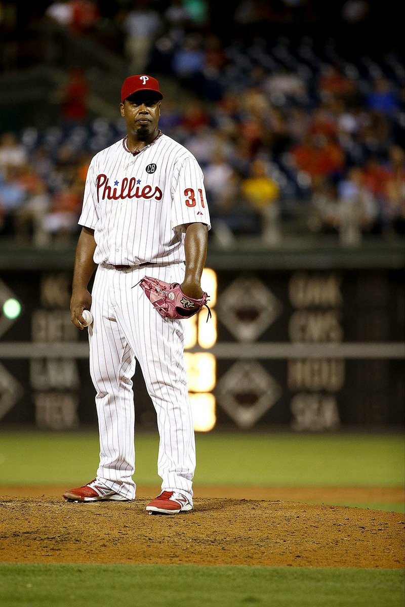 Philadelphia Phillies' Jerome Williams pitches during a baseball game against the Pittsburgh Pirates, Wednesday, Sept. 10, 2014, in Philadelphia. (AP Photo/Matt Slocum)