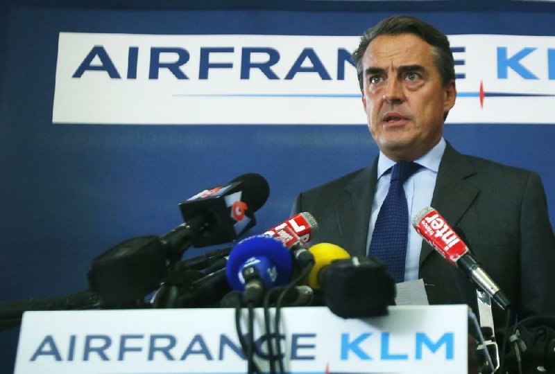 Head of Air France-KLM Alexandre de Juniac, speaks during a press conference in Paris, Sunday Sept. 28, 2014. Air France's leading pilots union on Sunday announced an end to a 14-day strike that grounded roughly half of the airline's flights, stranded passengers worldwide and led to stern shows of frustration by the French prime minister. (AP Photo/Michel Euler)