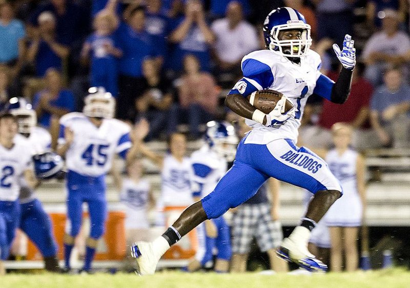 Star City’s Eric Briggs runs toward the end zone during a victory at Mills on Sept. 19. The Bulldogs, ranked No. 3 in Class 4A, play No. 2 Warren on Friday.