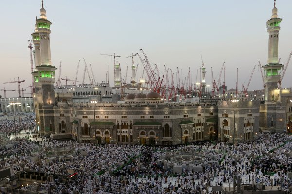 Saudi Arabia takes anti-Ebola measures for hajj
