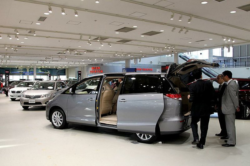 Visitors look at a Toyota Motor Corp. vehicle at the company’s showroom in Tokyo in 2013. Toyota’s recall over defective air bags covers vehicles in South Florida, on the Gulf Coast, in Puerto Rico, Hawaii, the U.S. Virgin Islands, Guam, Saipan and American Samoa.