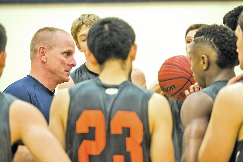  STAFF PHOTO ANTHONY REYES &#8226; @NWATONYR Tom Olsen, Rogers Heritage coach, talks to his team during practice Thursday at the school in Rogers.