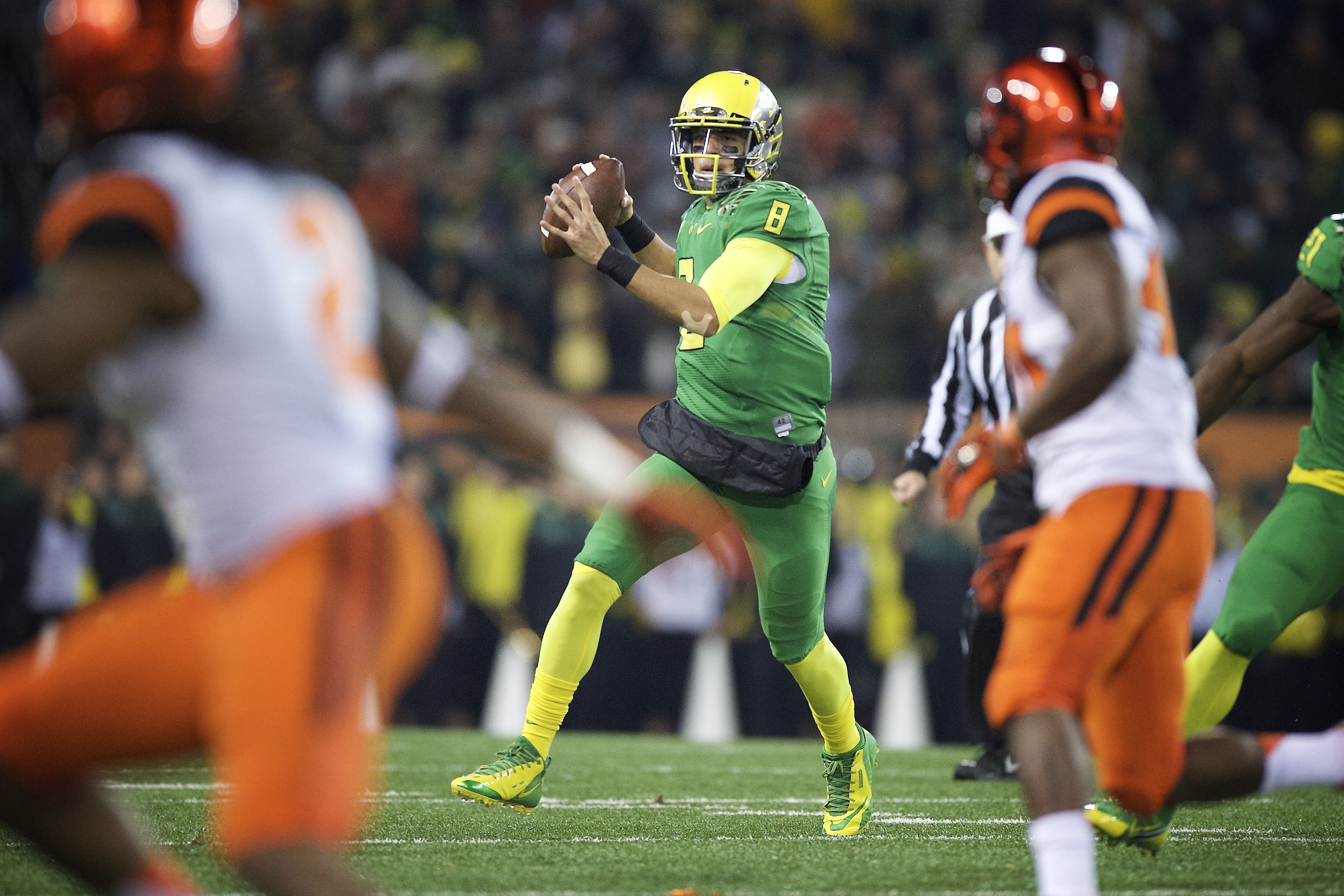 Marcus Mariota throws for five touchdowns as Oregon beats Cal