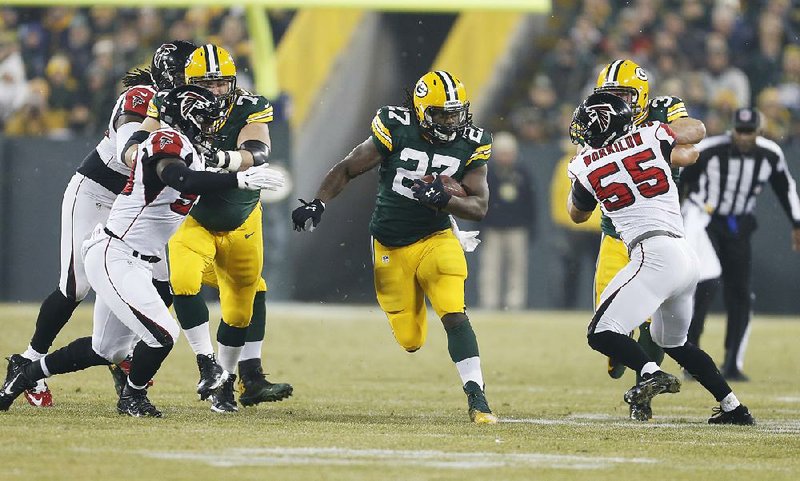 Packers Hold Off Falcons as Eddie Lacy Scores on a Run and a Catch