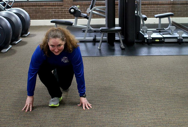 Arkansas Democrat-Gazette/CELIA STOREY
Michelle Posey does step 2 of the Curtsy Lunge exercise at Little Rock Racquet Club for ActiveStyle's Master Class column.