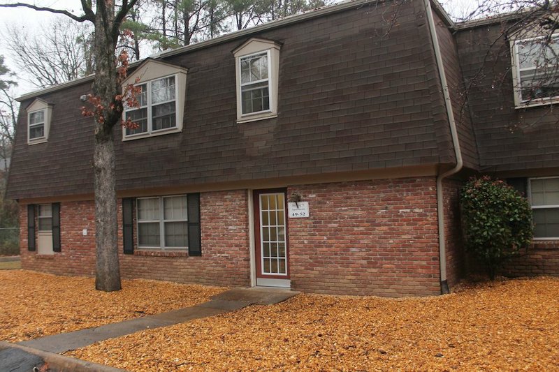 The Colony West apartments at 1420 Breckenridge Drive are seen Thursday, Dec. 18, 2014. Little Rock police said Joshua Minor, 38, shot Lisa Rochelle Minor Chapman, 60; and Betty Joe Chapman, 86, and himself Wednesday in Apartment 51.