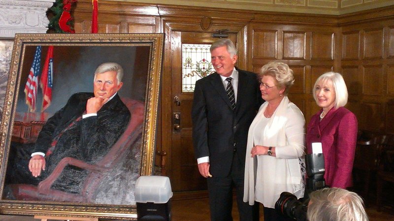 Gov. Mike Beebe, Garland County art instructor Ovita Goolsby and first lady Ginger Beebe, stand next to the official governor portrait of Beebe, painted by Goolsby. 