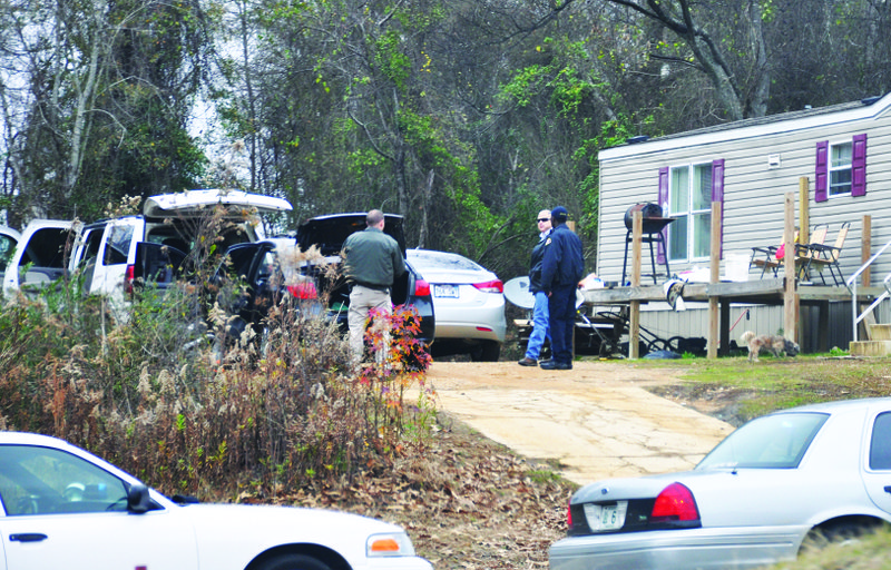 Law enforcement searches property
Members of the Ouachita County Sheriff’s Office and Camden Police Department search through vehicles at a residence on Grinstead this morning after receiving a warrant. According to OCSO, narcotics, cash, firearms and counterfeit bills were found. See related article.
