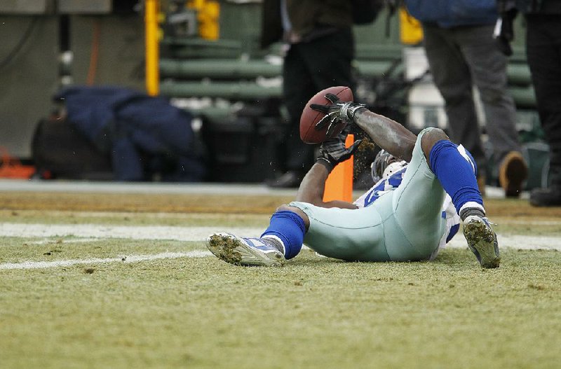 Dallas Cowboys wide receiver Dez Bryant (88) catches a pass during the second half of an NFL divisional playoff football game Sunday, Jan. 11, 2015, in Green Bay, Wis. The play was reversed. The Packers won 26-21. (AP Photo/Matt Ludtke)