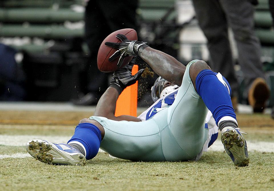 ARCHIVE: PHILADELPHIA, PA - NOVEMBER 11: Wide receiver Dez Bryant #88 of  the Dallas Cowboys dives to makes a catch for a 30 yard touchdown…