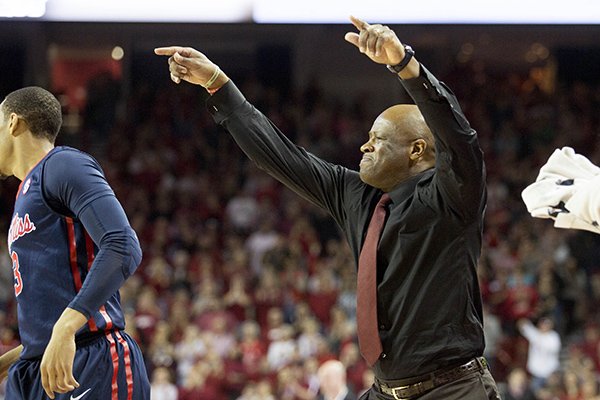 Arkansas head coach Mike Anderson attempts to get the attention of his defense during the first half of an NCAA college basketball game against Mississippi on Saturday, Jan. 17, 2015, in Fayetteville, Ark. (AP Photo/Gareth Patterson)