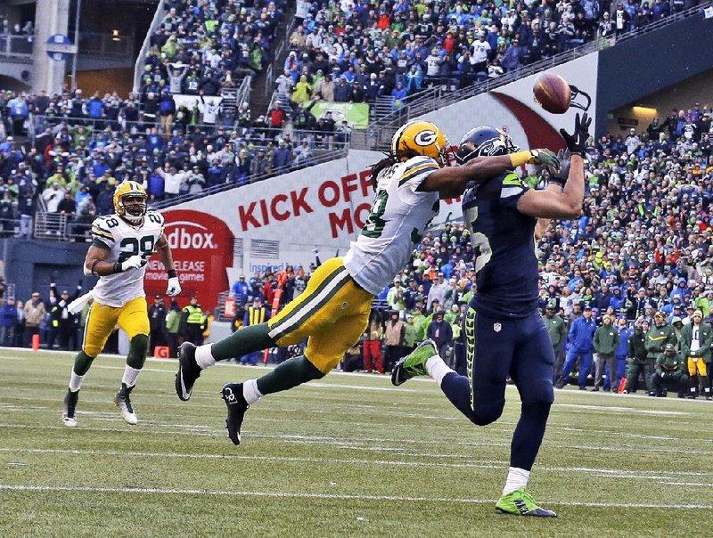 Jermaine Kearse of the Seattle Seahawks catches a 35 yard News Photo -  Getty Images