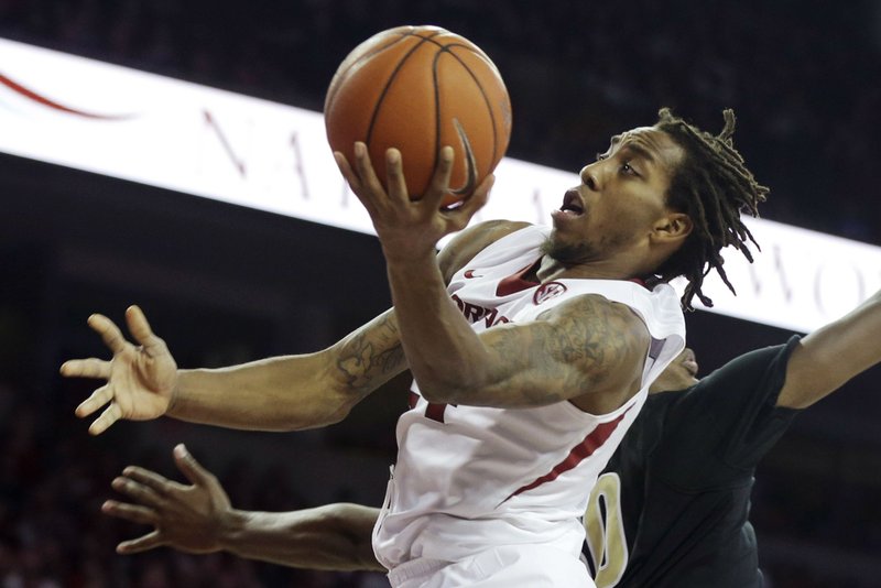 Arkansas' Michael Qualls goes to the basket in the second half of an NCAA college basketball game against Vanderbilt in Fayetteville, Ark., Saturday, Jan. 10, 2015. Qualls scored 21 points in Arkansas' 82-70 victory over Vanderbilt. (AP Photo/Danny Johnston)