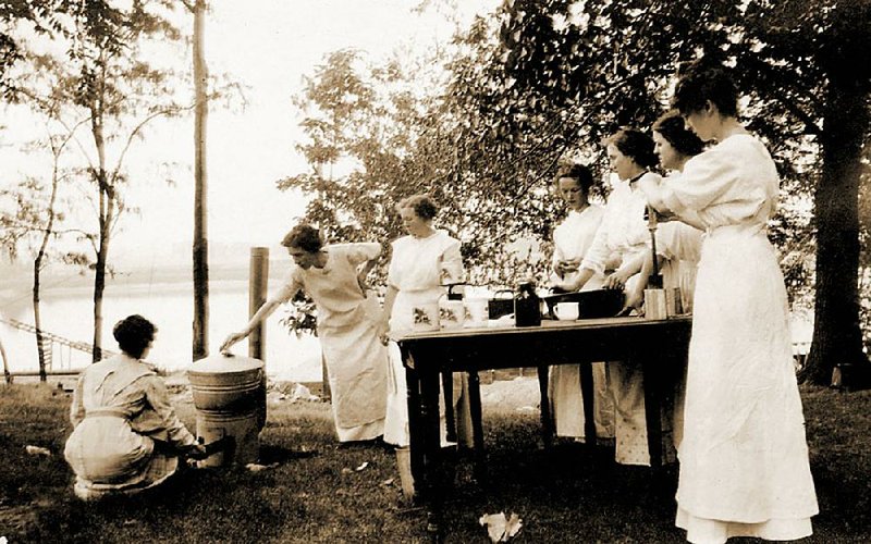 Picture 3- an early group of Home demonstration club members learing to can food from their gardens, with the Home Demonstration Agent teaching the group. Photo courtesy of Uof A Div. of Agriculture Cooperative Extension Service