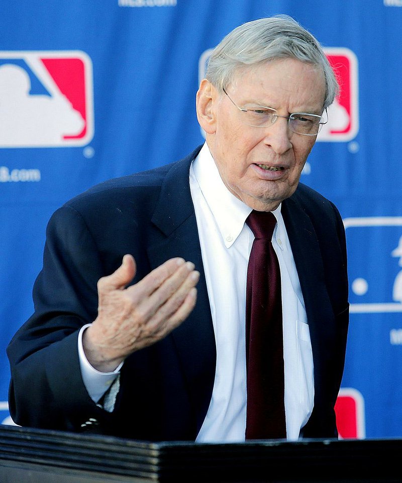 Commissioner Bud Selig speaks with the media during a news conference at the Major League Baseball owners meeting, Thursday, Jan. 15, 2015, in Phoenix. (AP Photo/Rick Scuteri)
