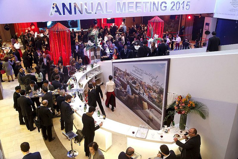 Participants gather during lunch time at the World Economic Forum in Davos, Switzerland, Saturday, Jan. 24, 2015. The world's financial and political forum at the Swiss ski resort will end today. (AP Photo/Michel Euler)