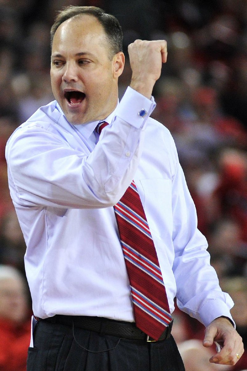 Georgia Coach Mark Fox reacts after a Bulldogs basket Tuesday night against Vanderbilt. 