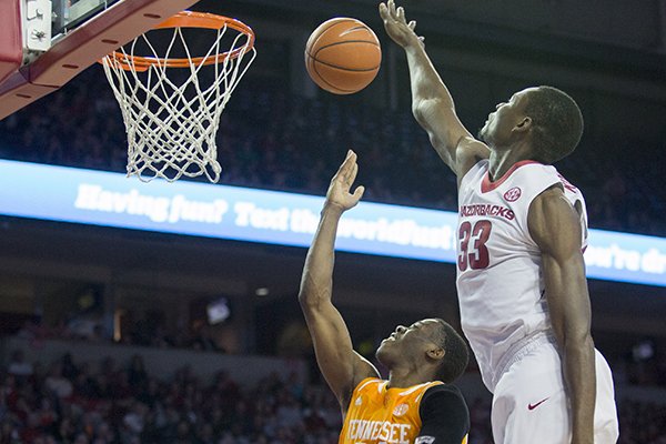 Tennessee forward Willie Carmichael III, center, shoots a layup as Arkansas forward Moses Kingsley, right attempts to block during the first half of an NCAA college basketball game on Tuesday, Jan. 27, 2015, in Fayetteville, Ark. AP Photo/Gareth Patterson)