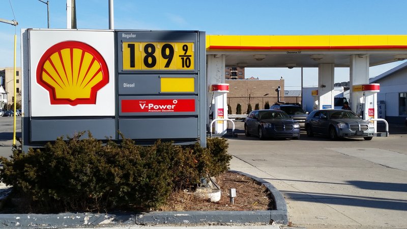 In this Jan. 1, 2015, file photo, Cars fill up at the pumps at a Shell station near downtown Detroit. Profits for companies in the Standard & Poors 500 index are expected to grow at one of lowest rates in years, just 1.4 percent. The culprit: Energy companies that suffered as oil prices plunged. On Thursday, Jan. 29, Shell posted a 57 percent drop in fourth quarter earnings.