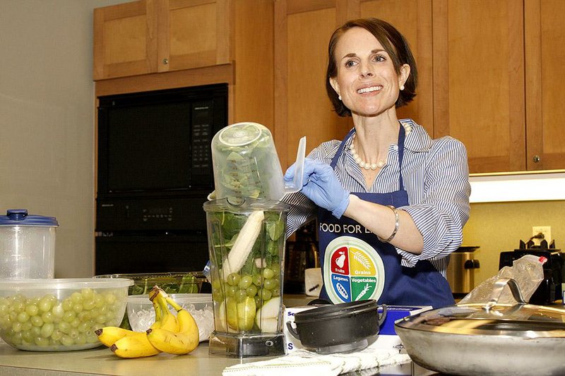 Arkansas Democrat-Gazette/BOBBY AMPEZZAN / 1/23/15 / Dr. Christie Beck prepares a smoothie at a Food For Life cooking class on the campus of Baptist Health.