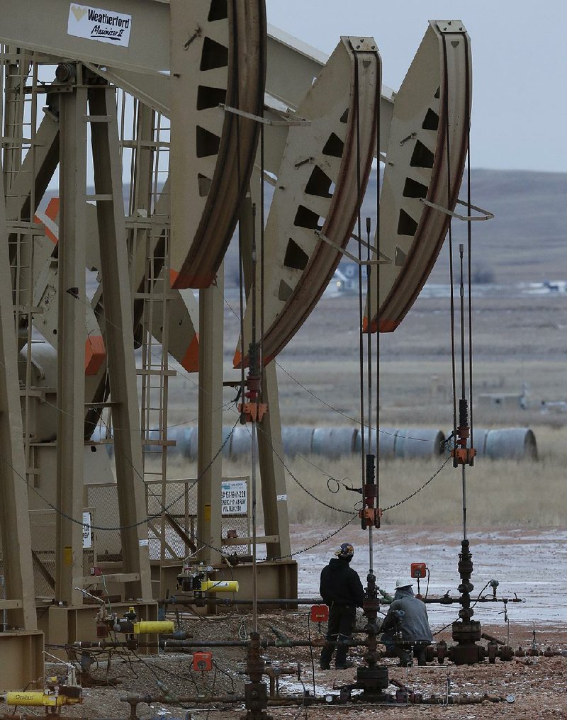 Low oil prices raise alarms in booming North Dakota towns