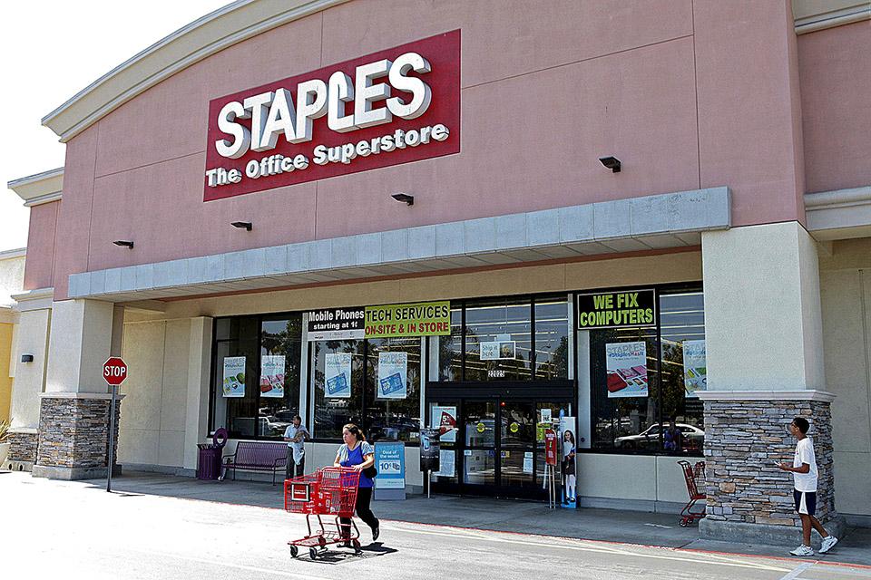 Staples to buy rival Office Depot