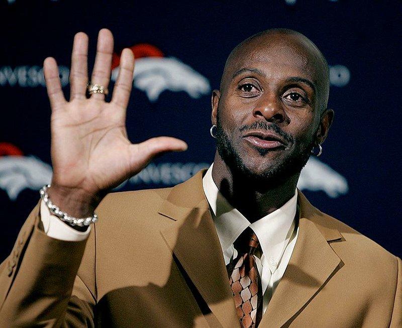 Jerry Rice, one of the most dominant wide receivers in the NFL, waves goodbye after a news conference announcing his retirement in Denver on Monday, Sept. 5, 2005. (AP Photo/Ed Andrieski)