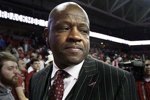 Arkansas coach Mike Anderson leaves the floor after an NCAA college basketball game against Texas A&M in Fayetteville, Ark., Tuesday, Feb. 24, 2015. Arkansas won 81-75. (AP Photo/Danny Johnston)