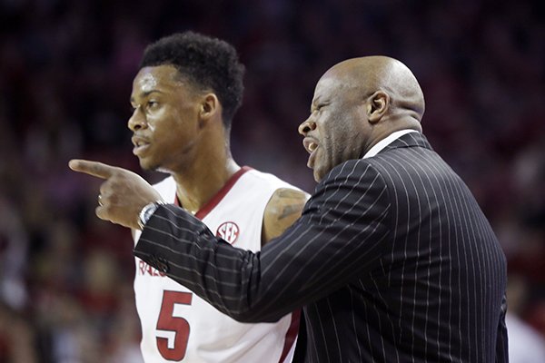 Arkansas coach Mike Anderson, right, talks to Arkansas's Anthlon Bell (5) in the first half of an NCAA college basketball game against Texas A&M, in Fayetteville, Ark., Tuesday, Feb. 24, 2015. (AP Photo/Danny Johnston)