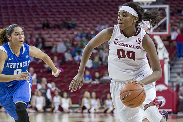 Arkansas forward Jessica Jackson, right, drives to the basket as Kentucky guard Jennifer O'Neill, left, pursues during the second half of an NCAA college basketball game Thursday, Feb. 26, 2015, in Fayetteville, Ark. Kentucky won 56-51. (AP Photo/Gareth Patterson)